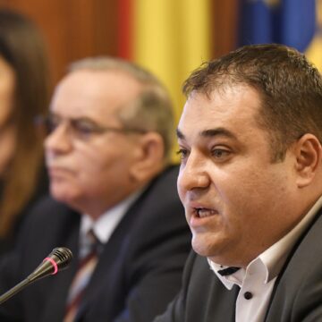 USR Acuză PSD și PNL Că Nu Vor Să Elimine „taxa Aberantă Pe Boală”: „2 Milioane De Euro S-au Luat De La Bolnavi într-o Săptămână, Iar Banii Finanțează Sinecuri”