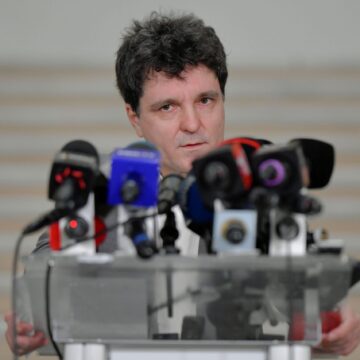 hepta6900927-scaled.jpg Nicuşor Dan, După Ce I-a Retras Atribuțiile Viceprimarului Liberal Bujduveanu: „Mi-a Dat Un Emoticon Cu O Maimuţă Pe Telefon”