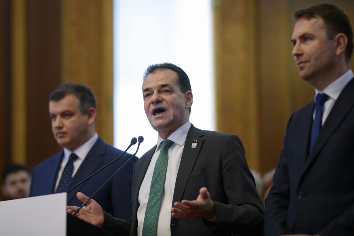 hepta7577655-scaled.jpg USR, PMP și Forța Dreptei Au Depus La BEC Protocolul Alianței Dreapta Unită. Acuză PSD și PNL Că Au Refuzat Prezența în BEC