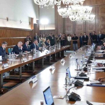 Ordonanţa Comasării Alegerilor, Adoptată De Guvern. Primarii în Funcție Pot Candida Pentru Un Alt Partid Fără A-și Pierde Mandatul
