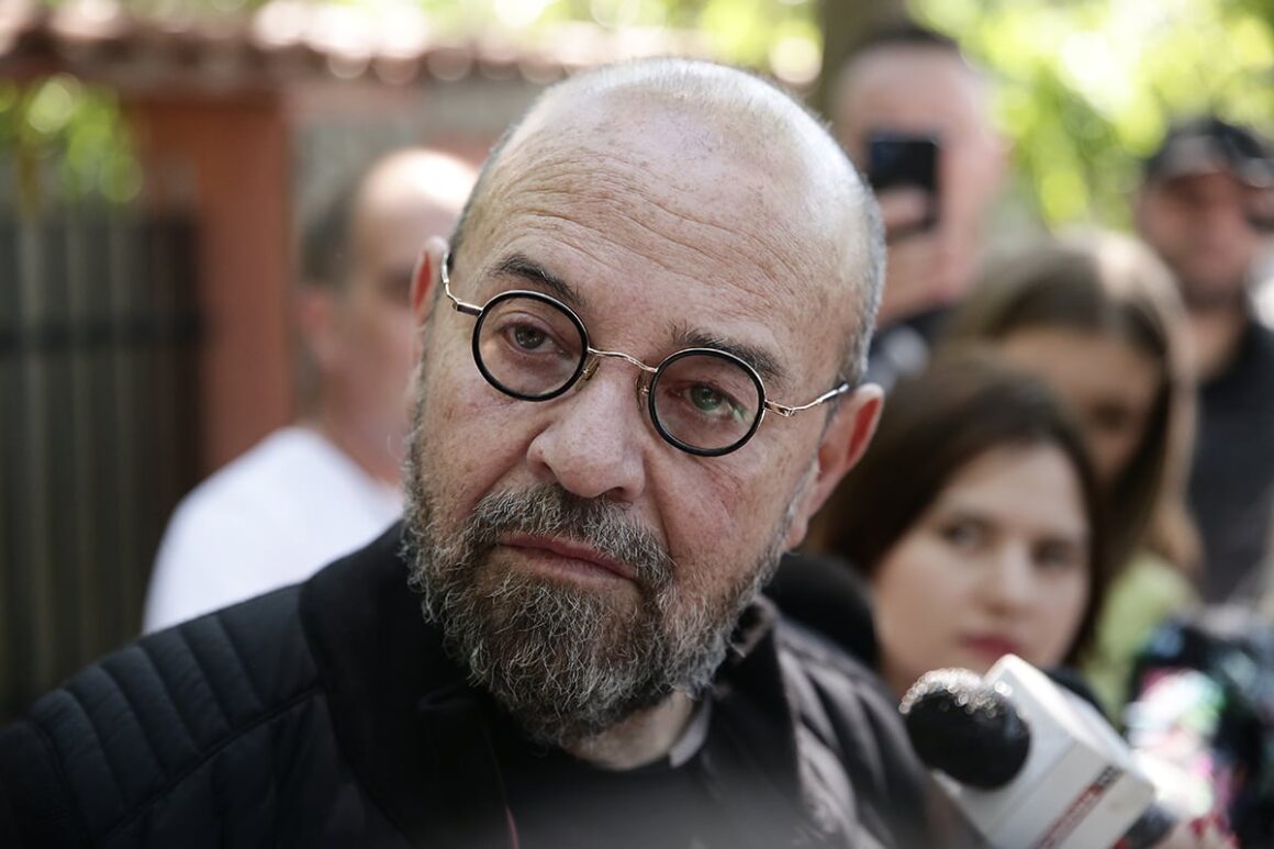 piedone-mitus-foto-mici-site-18.jpg Piedone, întrebat Despre Nepoţii Săi Angajați La Primăria Pe Care O Conduce: „Nu Este Imoralitate. Cu Cine Aţi Vrea Să Lucrez, Cu Toţi Trădătorii?”