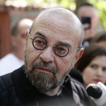 Piedone, întrebat Despre Nepoţii Săi Angajați La Primăria Pe Care O Conduce: „Nu Este Imoralitate. Cu Cine Aţi Vrea Să Lucrez, Cu Toţi Trădătorii?”