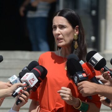 Clotilde Armand Anunță Că închide Primăria Sectorului 1, Pentru Că Nu Mai Are Bani De Funcționare: „Consilierii Locali PNL-PSD Au Luat Banii și I-au Dat La Catedrala Mântuirii”