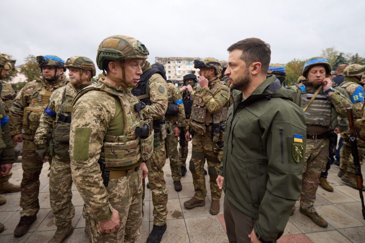 Zelenski Afirmă Că A Identificat, Cu Generalul Sîrskîi, „punctele Cele Mai Slabe” Ale Rusiei: „Vor Fi Vizate De Drone Care Să Provoace Cele Mai Grave Daune”