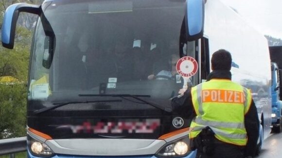 Autocar Cu 20 De Pasageri, Din România, Blocat De Polițiștii Germani Pe Autostradă. Ce Au Descoperit