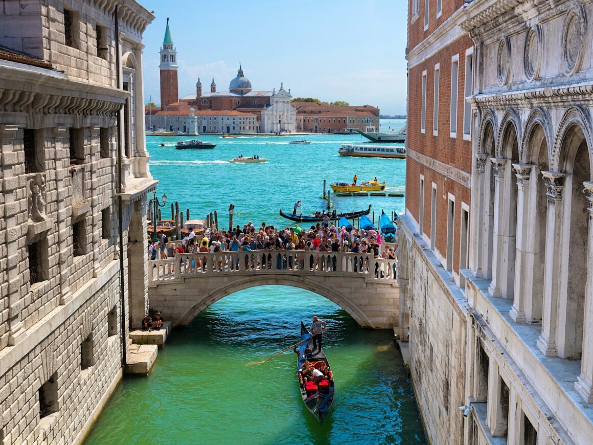 De mâine plătești taxă de intrare în Veneția