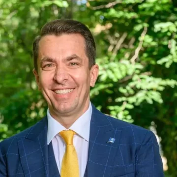 cristi-pascu.webp.webp Cristian Pascu, „hairstylistul Vedetelor”, Susține Că A Fost Demis De La ONJN „din Cauza Presei” și Spune Că A Fost „linșat”