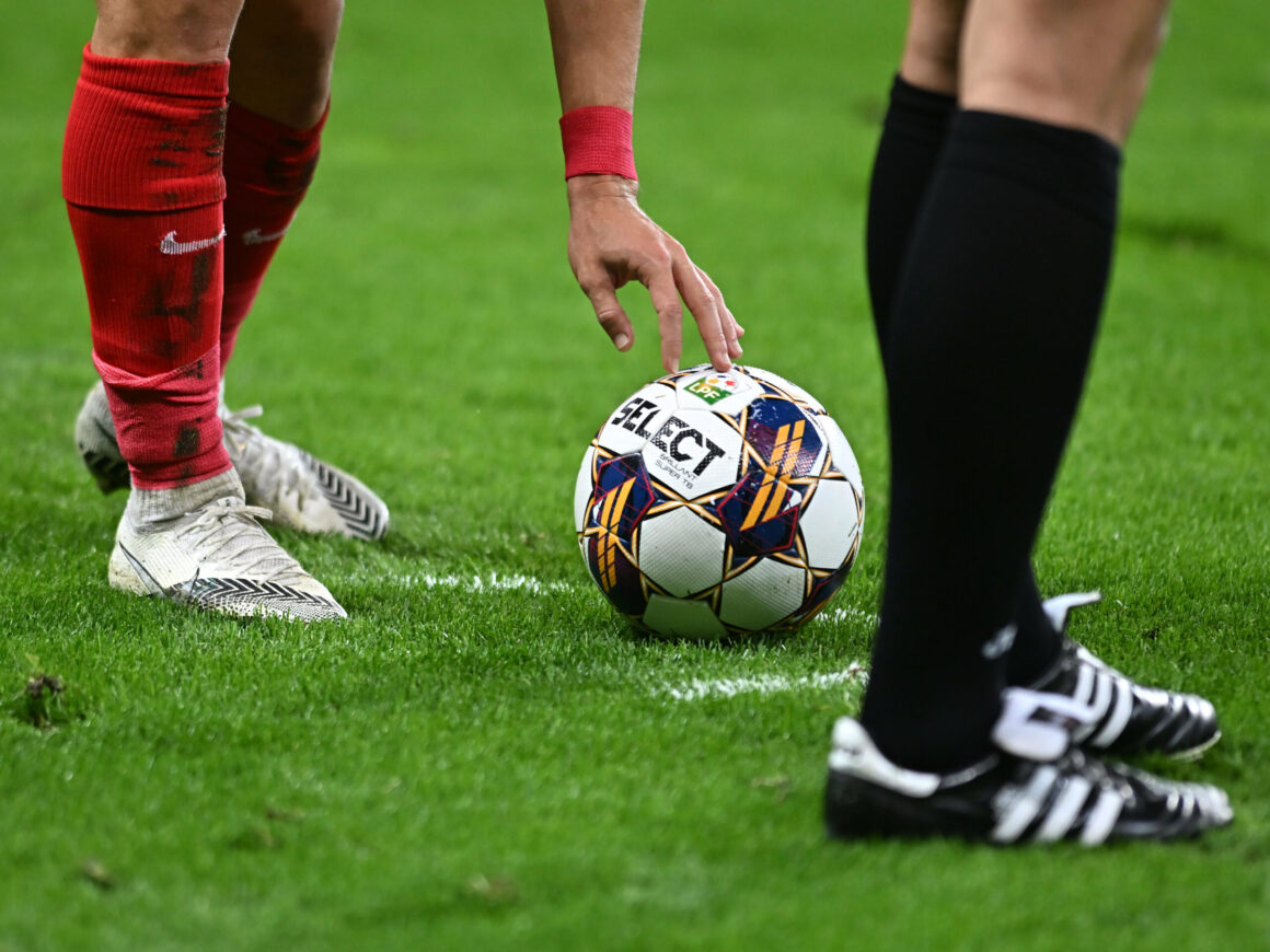 Antrenorul-proaspat-instalat-in-Superliga-poate-visa-cu-ochii-deschisi-la-titlu-„El-este-cea-mai-mare-garantie-a-unui-conducator-de-club.-VIDEO-scaled.jpg „El este cea mai mare garanție a unui conducător de club”