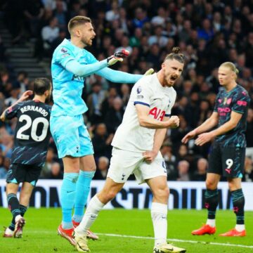Ce notă pentru Radu Drăguşin după ce s-a tăvălit cu Erling Haaland în Tottenham