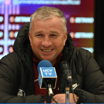 Dan-Petrescu-coplesit-emotional-de-atmosfera-fabuloasa-pe-care-fanii-ros-albastrilor-au-facut-o-la-FCSB-CFR-Cluj-0-1-Mesajul-pe-care-il-are-pentru-Gigi-Becali.jpg Dan Petrescu, copleșit emoțional de atmosfera fabuloasă pe care fanii roș-albaștrilor au făcut-o la FCSB