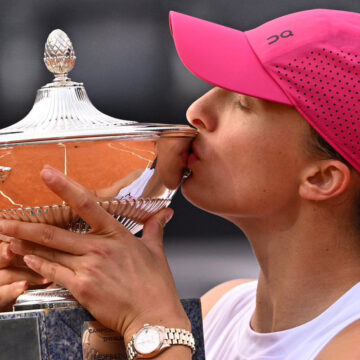 Iga-Swiatek-e-de-neoprit-invins-o-pe-Aryna-Sabalenka-si-a-luat-o-suma-uriasa-la-Roma.jpg a învins-o pe Aryna Sabalenka şi a luat o sumă uriaşă la Roma!