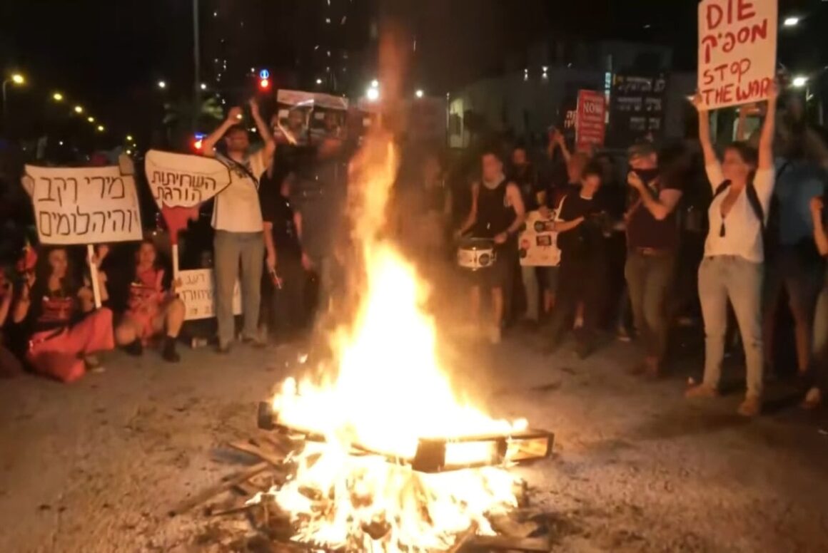 protest-israel.jpg Mii De Israelieni Au Ieșit în Stradă Cerând Guvernului Netanyahu Să Recupereze Ostaticii Din Fâşia Gaza. VIDEO