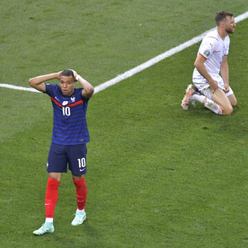 Mbappe-a-declansat-de-la-EURO-lupta-cu-seicii-lui-PSG-pentru-100.000.000-de-euro-bani-din-prime-si-salarii-neplatite-scaled.jpg Mbappe a declanșat de la EURO lupta cu șeicii lui PSG pentru 100.000.000 de euro, bani din prime și salarii neplătite