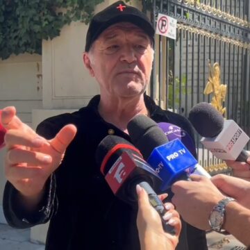 A mințit Gigi Becali când a anunțat transferuri de 5.000.000 de euro la FCSB pentru Liga Campionilor? Patronul roş-albaştrilor, prins cu spatele la zid, în direct: „Nu ştiu, îi strică impresarii”