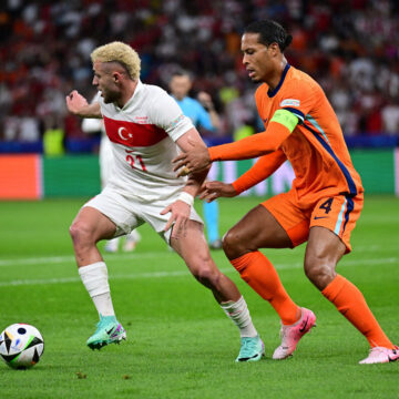 Arogantul Virgil van Dijk, care umilea România după victoria cu 3-0 a Olandei, a avut un discurs total diferit legat de calificarea în fața Turciei! Mesajul căpitanului lui Ronald Koeman, după ce fanii din Țările de Jos s-au luptat în tribune cu invazia turcă din Germania