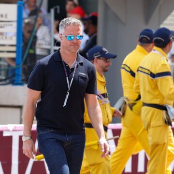 Fratele-lui-Michael-Schumacher-a-dezvaluit-public-ca-e-homosexual.-Cum-a-reactionat-fiul-sau-la-auzul-vestii-total-surprinzatoare.jpg Fratele lui Michael Schumacher a dezvăluit public că e homosexual. Cum a reacționat fiul său la auzul veștii total surprinzătoare