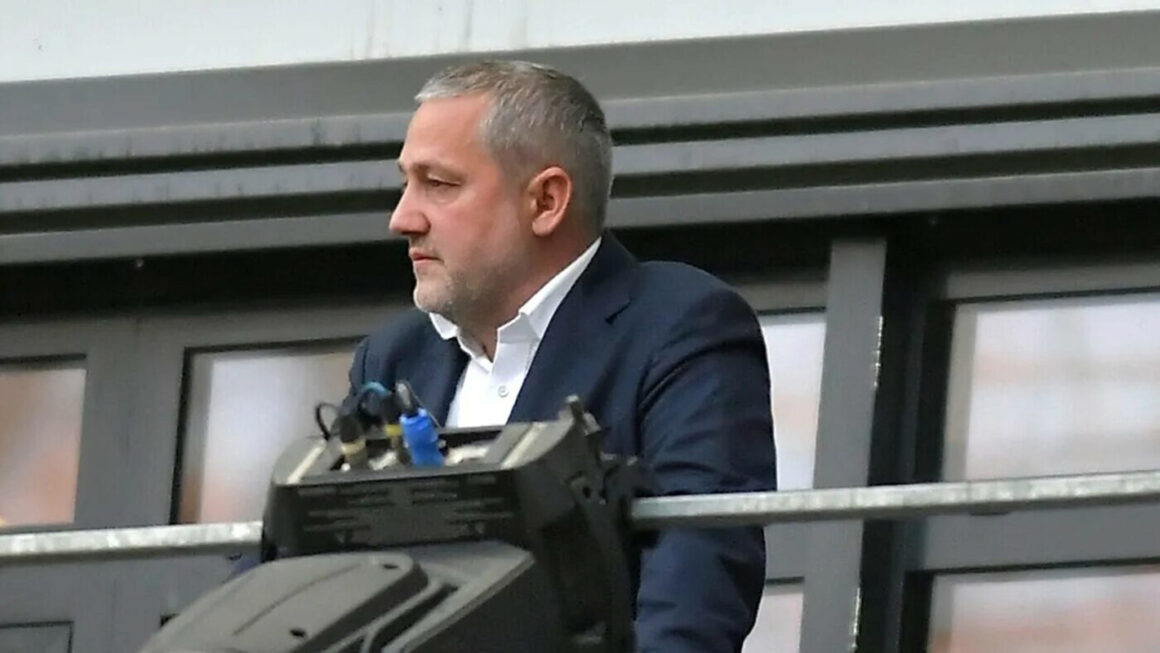 Mihai-Rotaru-a-cerut-pedeapsa-maxima-pentru-Dan-Petrescu-dupa-ce-antrenorul-lui-CFR-Cluj-l-a-injurat-pe-centralul-Marcel-Birsan-la-meciul-cu-Universitatea-Craiova.jpg Mihai Rotaru a cerut pedeapsa maximă pentru Dan Petrescu, după ce antrenorul lui CFR Cluj l-a înjurat pe „centralul” Marcel Bîrsan