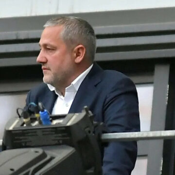 Mihai-Rotaru-a-cerut-pedeapsa-maxima-pentru-Dan-Petrescu-dupa-ce-antrenorul-lui-CFR-Cluj-l-a-injurat-pe-centralul-Marcel-Birsan-la-meciul-cu-Universitatea-Craiova.jpg Mihai Rotaru a cerut pedeapsa maximă pentru Dan Petrescu, după ce antrenorul lui CFR Cluj l-a înjurat pe „centralul” Marcel Bîrsan