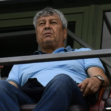 Mircea-Lucescu-verdict-controversat-dupa-eliminarea-Romaniei.-Nu-am-jucat-cu-Olanda-ci-cu-selectionata-posesiunilor-Olandei.jpg „Nu am jucat cu Olanda, ci cu selecționata posesiunilor Olandei”