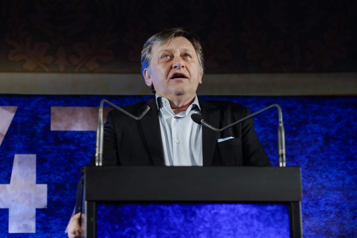 Crin Antonescu Critică PNL și Pe Nicolae Ciucă: Am Spus „bine Ar Fi Să Vină Generalul”, Dar, Deocamdată, Generalul N-a Venit