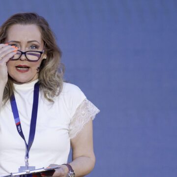 Elena Lasconi, Replică Pentru Victor Ponta: „Cred Că îşi Doreşte O Mângâiere Pe Cap Din Partea Domnului Ciolacu, Să Mai Rămână La Masă”