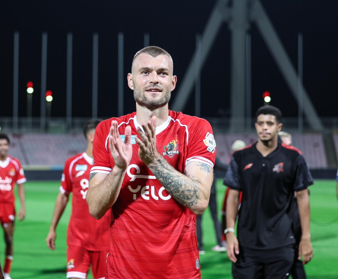 3-7.jpg Alex Creţu a debutat la Al Wehda cu assist la golul victoriei contra echipei lui Karlo Muhar. Fostul mijlocaş al Craiovei se pregăteşte de duelul cu Benzema