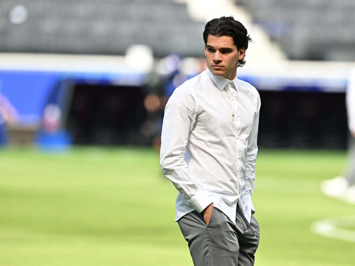 Gigi-Becali-a-facut-oferta-pentru-transferul-lui-Ianis-Hagi-la-FCSB.-Clauza-istorica-pe-care-i-a-pus-o-in-contract-Gica-Hagi-va-decide-cand-va-fi-schimbat-1.jpg Gică Hagi va decide când va fi schimbat!