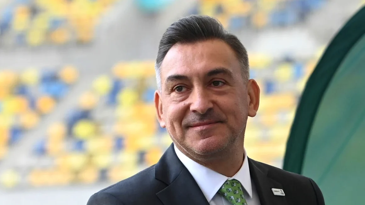 Ilie-Dumitrescu-verdict-in-cazul-golului-anulat-cu-VAR-pentru-faultul-lui-Florin-Tanase.-A-tras-concluzia-in-cea-mai-controversata-faza-a-meciului-Hermannstadt-FCSB-„Mi-se-pare-ciudat.webp.webp Ilie Dumitrescu, verdict în cazul golului anulat cu VAR, pentru faultul lui Florin Tănase. A tras concluzia în cea mai controversată fază a meciului Hermannstadt