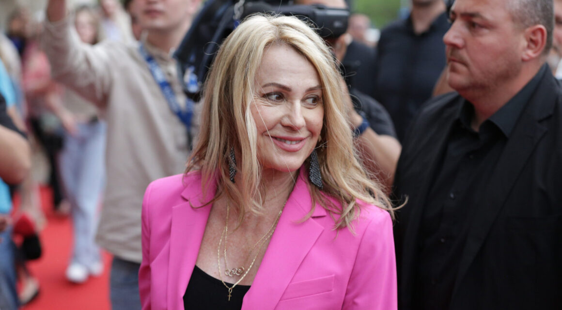 Nadia-Comaneci-a-reactionat-dupa-ce-a-vazut-ce-premii-a-dat-Ion-Tiriac-medaliatilor-romani-de-la-Jocurile-Olimpice.jpg Nadia Comăneci a reacționat după ce a văzut ce premii a dat Ion Țiriac medaliaților români de la Jocurile Olimpice! Ce a impresionat-o în mod special