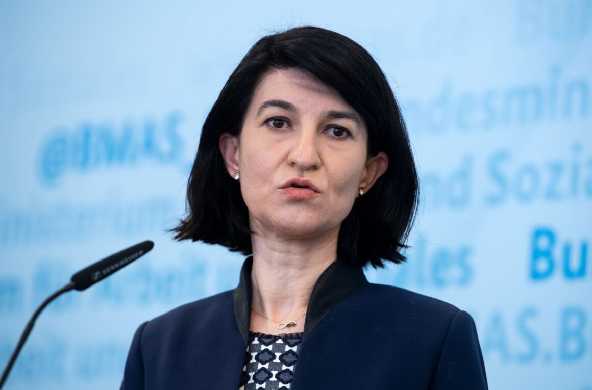 hepta5166883-scaled.jpg Violeta Alexandru, Fostă Ministră A Muncii PNL, A Intrat în USR