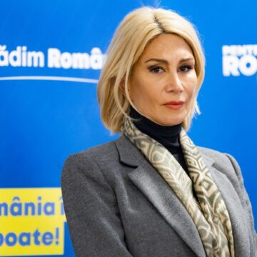 raluca-turcan-scaled.jpg Raluca Turcan, întrebată Dacă PNL Iese De La Guvernare: Nu Este Un Concurs De Frumusețe, Este De Competențe