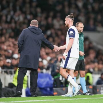 Ange-Postecoglou-a-rupt-tacerea-despre-eliminarea-lui-Radu-Dragusin-Ce-i-a-spus-managerul-lui-Tottenham-romanului.jpg Ange Postecoglou a reacționat imediat despre eliminarea lui Radu Drăgușin! Ce i-a spus managerul lui Tottenham românului