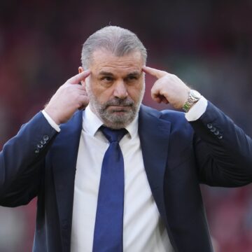 Ce-le-a-spus-Ange-Postecoglou-in-vestiar-lui-Radu-Dragusin-si-colegilor-sai-dupa-Tottenham-Brentford-3-1.-Ce-decizie-a-luat-in-privinta-fundasului-roman.jpg Ce le-a spus Ange Postecoglou în vestiar lui Radu Drăgușin și colegilor săi, după Tottenham
