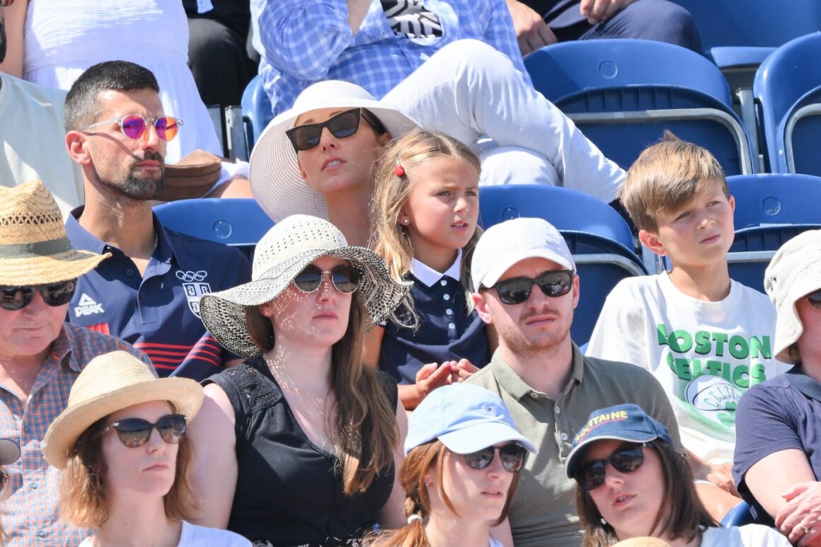De-ce-copiii-lui-Novak-Djokovic-sunt-singurii-din-scoala-lor-care-nu-au-telefoane-mobile.jpg De ce copiii lui Novak Djokovic sunt singurii din școala lor care nu au telefoane mobile