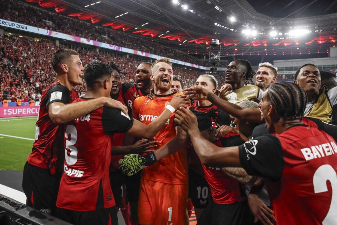 FC-Liverpool-vrea-sa-plateasca-225.000.000-de-euro-pentru-un-„pachet-de-trei-fotbalisti-de-la-Leverkusen.jpg FC Liverpool vrea să plătească 225.000.000 de euro pentru un „pachet” de trei fotbaliști de la Leverkusen