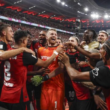 FC-Liverpool-vrea-sa-plateasca-225.000.000-de-euro-pentru-un-„pachet-de-trei-fotbalisti-de-la-Leverkusen.jpg FC Liverpool vrea să plătească 225.000.000 de euro pentru un „pachet” de trei fotbaliști de la Leverkusen