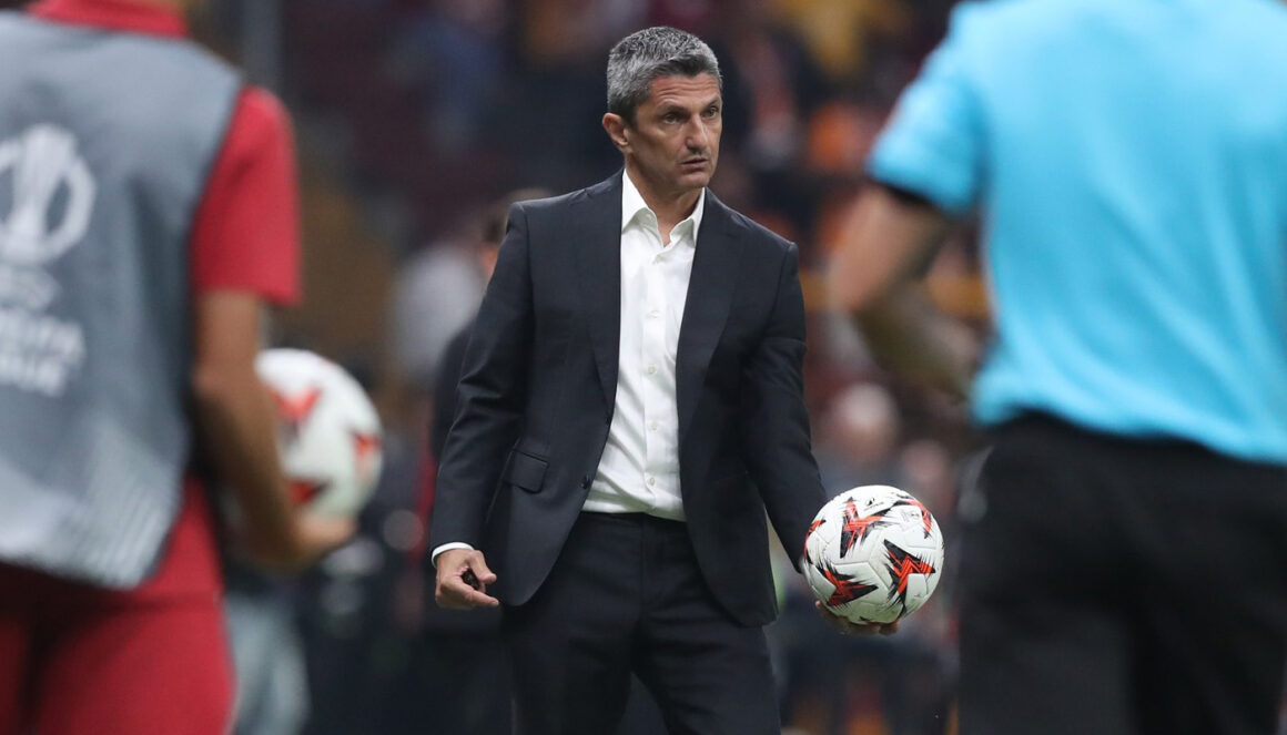 Greseli-naive.jpg „Greșeli naive!”. Răzvan Lucescu își trage la răspundere jucătorii după debutul cu stângul din Europa League, în Galatasaray – PAOK
