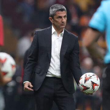 Greseli-naive.jpg „Greșeli naive!”. Răzvan Lucescu își trage la răspundere jucătorii după debutul cu stângul din Europa League, în Galatasaray – PAOK