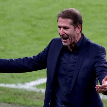 Trei-jucatori-au-fost-prinsi-intr-un-bar-dupa-Kosovo-–-Romania-0-3-Selectionerul-a-taiat-in-carne-vie-si-i-a-dat-afara-de-la-nationala-desi-fotbalistii-sustin-ca-totul-este-fals-1.jpg Trei jucători au fost prinși într-un bar, după Kosovo – România 0-3! Selecționerul a tăiat în carne vie și i-a dat afară de la națională, deși fotbaliștii susțin că totul este fals!