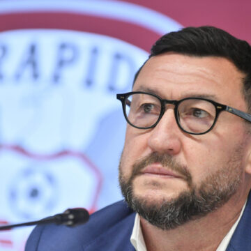 Viorel-Moldovan-la-pamant-dupa-Rapid-U-Cluj-0-2-„E-crunt-Toata-lumea-e-suparata.jpg Viorel Moldovan, la pământ după Rapid