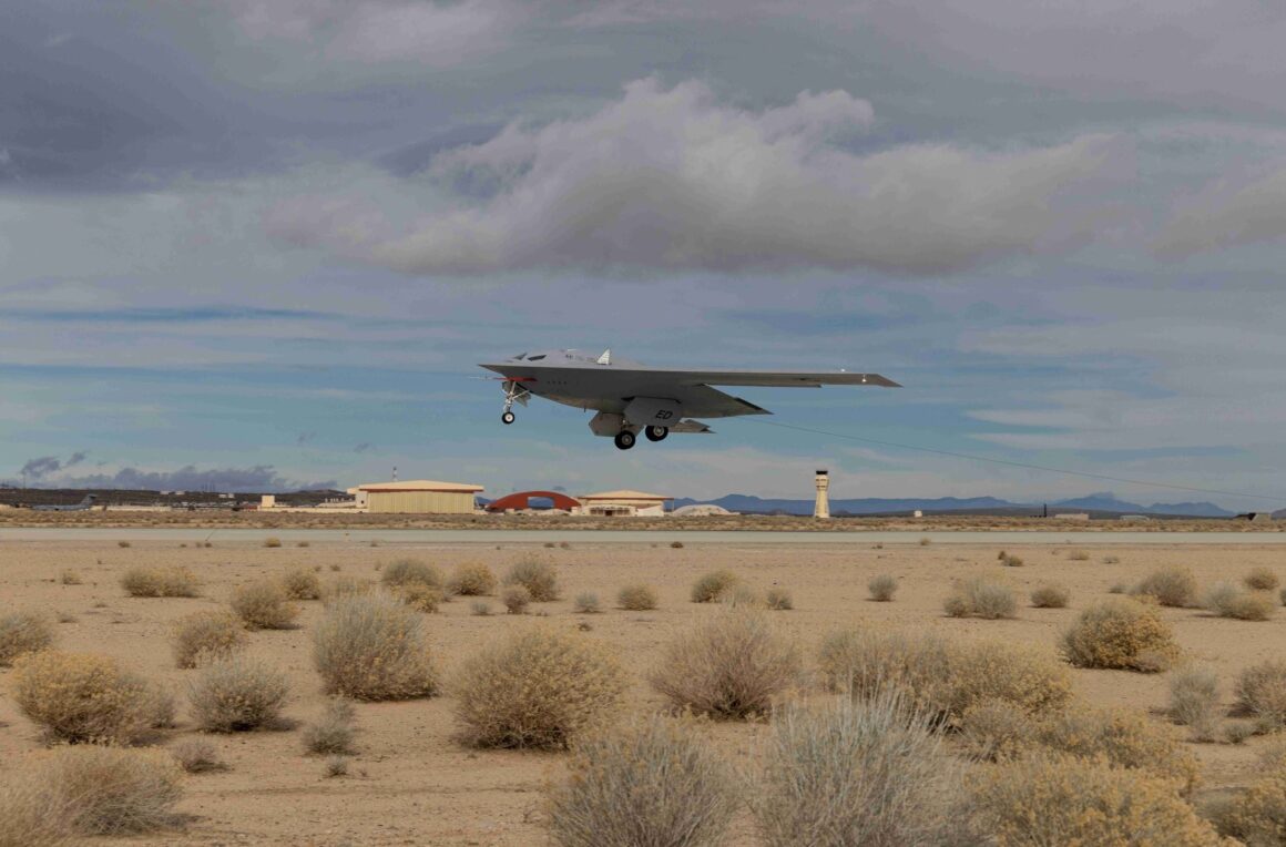 noul-bombardier-b-21-raider-al-sua-foto-x.jpg U.S. Air Force, Dezvăluiri Despre Noul Bombardier Nuclear B-21 Raider: „Nimeni De Pe Planetă Nu Poate Face Ceea Ce Facem Noi”