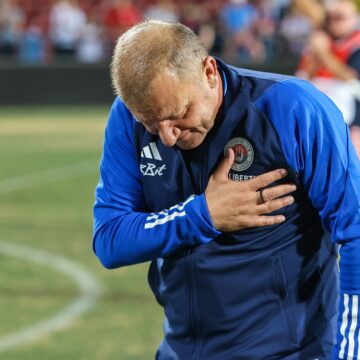 Dorinel Munteanu și-a cerut iertare, în direct, după gestul față de fotbalistul său Maftei și după reacția față de comentariile celor care l-au atacat! Mesajul pentru criticii lui din Generația de Aur și pentru Adrian Mutu