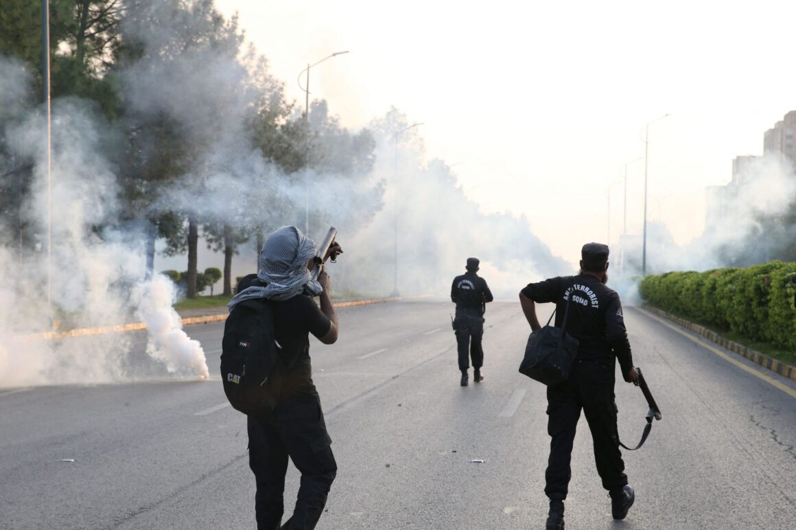 Violențe între șiiți și Sunniți în Pakistan: Cel Puţin 82 De Morţi şi 156 De Răniţi. Sute De Case și Magazine Au Fost Incendiate