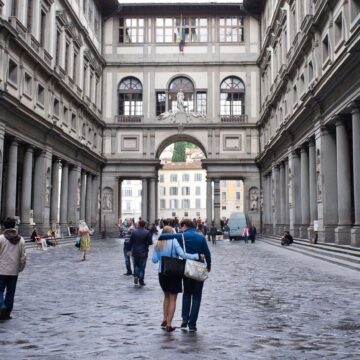 Orașul Florența Interzice Cutiile Pentru Chei și Difuzoarele Ghizilor Pentru A Combate Turismul Excesiv