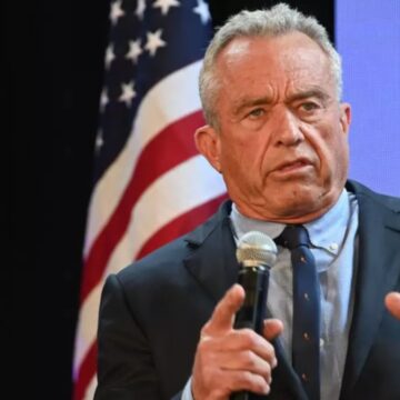 Robert F. Kennedy Jr Cere Oprirea Adăugării Fluorului în Apă. „Un Deșeu Industrial” / Ce Este Fluorul