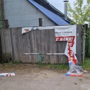 Un Rus A Primit 3 Ani De închisoare Pentru Că A Rupt Afișele Cu Anunțuri De Recrutare. I-au Confiscat și Bicicleta, „instrument Pentru Comiterea Infracțiunii”