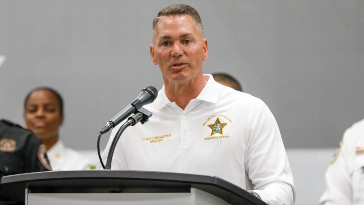 Donald Trump îl Numește Pe șeriful Din Florida La șefia Agenției Antidrog Din SUA