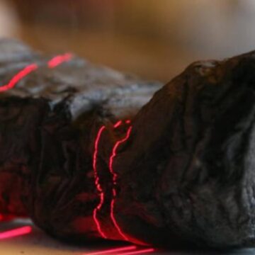 Papirusuri Antice Care Au Supraviețuit Erupției Muntelui Vezuviu, Descifrate Cu Ajutorul Inteligenței Artificiale