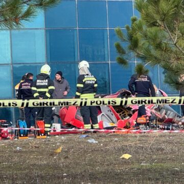 Un Elicopter-ambulanță S-a Prăbușit După Ce S-a Izbit De Un Spital Din Turcia. Patru Persoane au murit