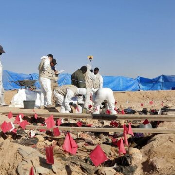 Autoritățile Din Irak Au Descoperit O Groapă Comună Din Timpul Regimului Hussein. Rămășițele A 100 De Femei și Copii Au Fost Exhumate